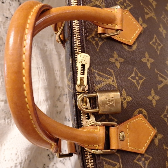 Louis Vuitton Alma PM LEATHER SATCHEL - Picture 2 of 16